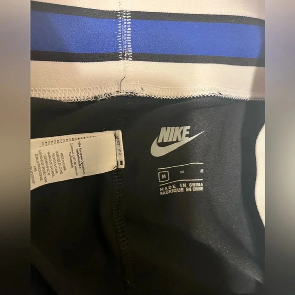 ✨Host Pick✨ Nike Leggings with Stirrups - Picture 4 of 8
